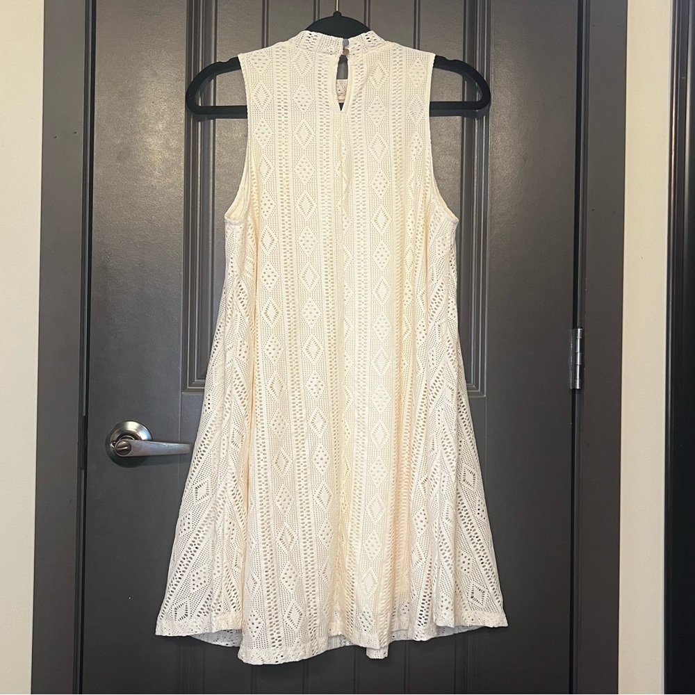 ☀️She + Sky Cream Colored Sleeveless Dress, Size Medium - Picture 4 of 9